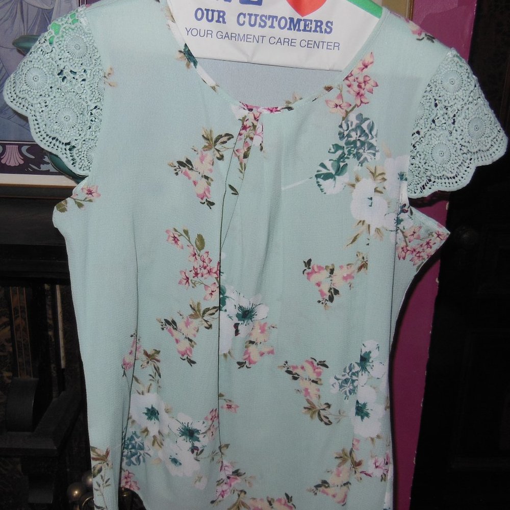 Light Green short Sleeve Floral Blouse - XL